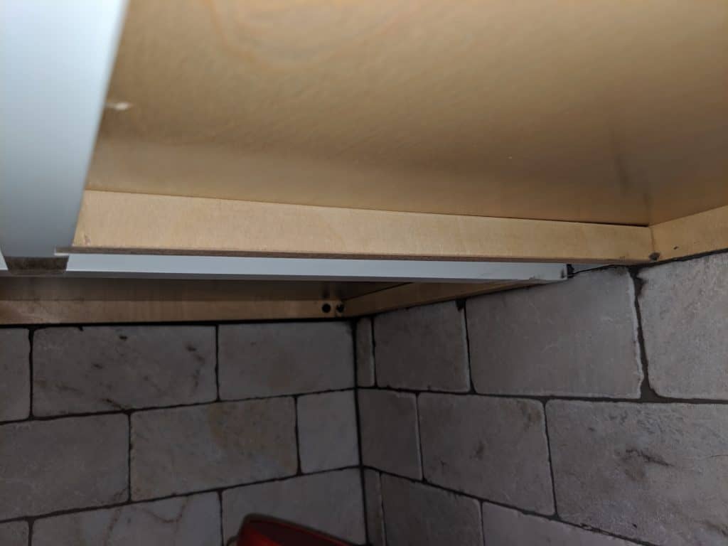 No notch in cabinet